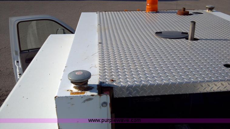 image for item I9781 2006 Ford F550 XL Super Duty service truck