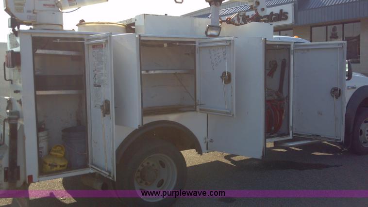 image for item I9781 2006 Ford F550 XL Super Duty service truck