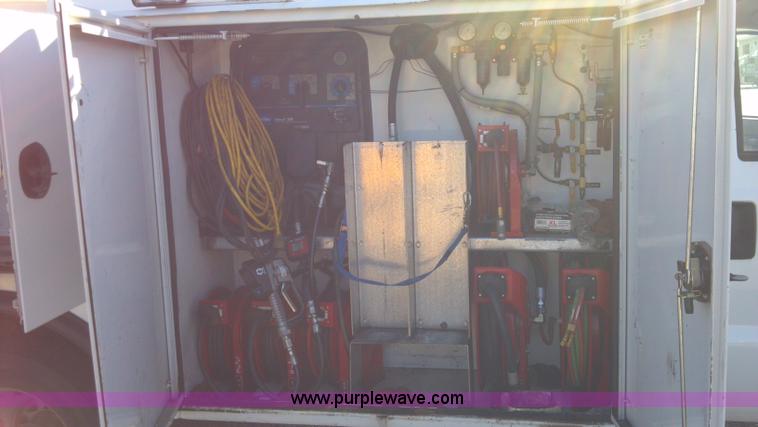 image for item I9781 2006 Ford F550 XL Super Duty service truck