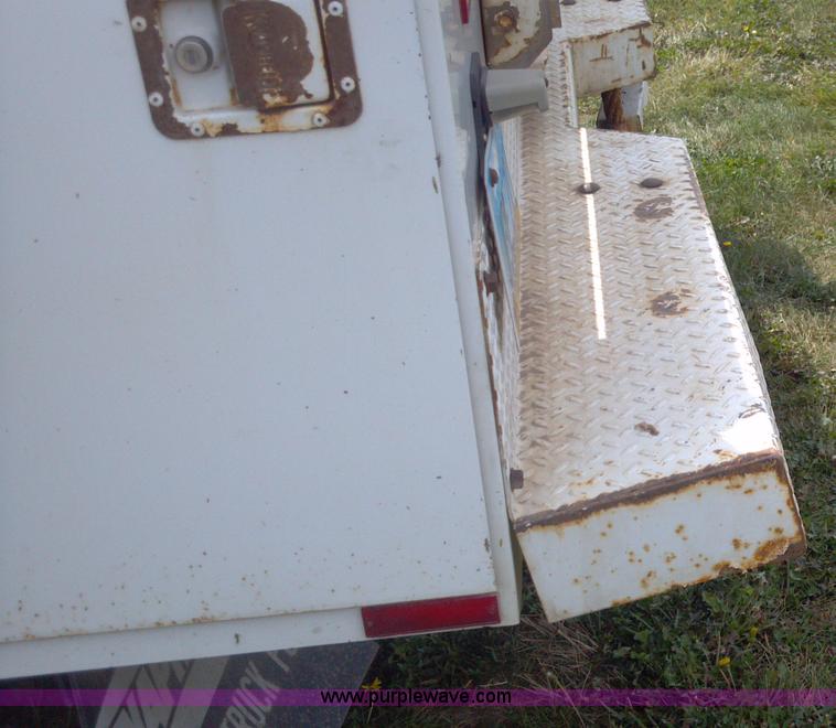 image for item I9782 2005 Ford F350 XL Super Duty service truck