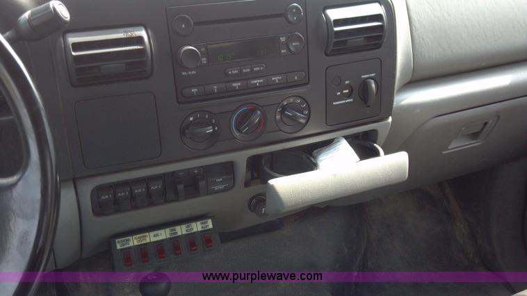 image for item I9782 2005 Ford F350 XL Super Duty service truck