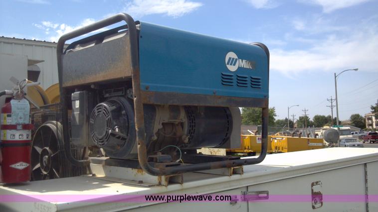 image for item I9782 2005 Ford F350 XL Super Duty service truck