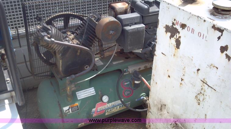 image for item I9782 2005 Ford F350 XL Super Duty service truck