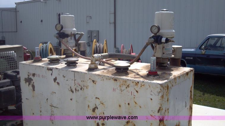 image for item I9782 2005 Ford F350 XL Super Duty service truck