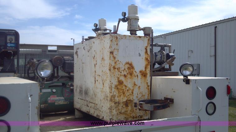 image for item I9782 2005 Ford F350 XL Super Duty service truck