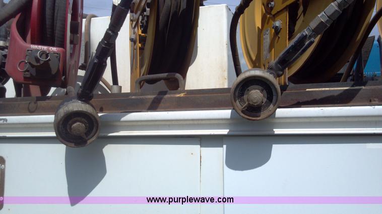 image for item I9782 2005 Ford F350 XL Super Duty service truck