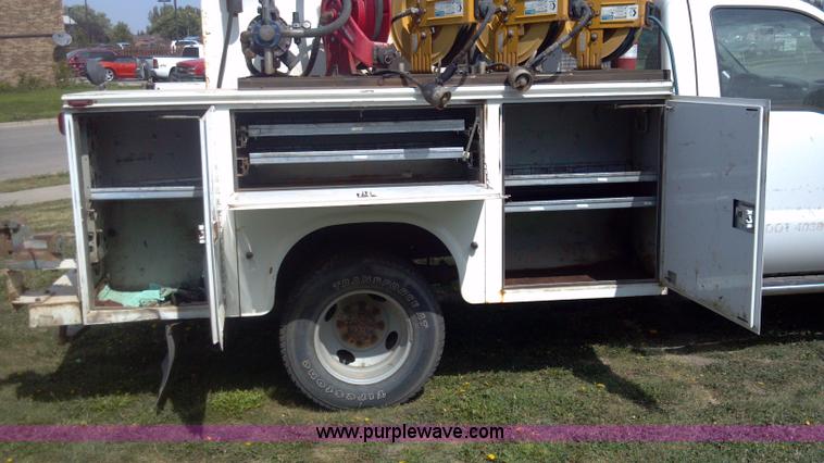 image for item I9782 2005 Ford F350 XL Super Duty service truck
