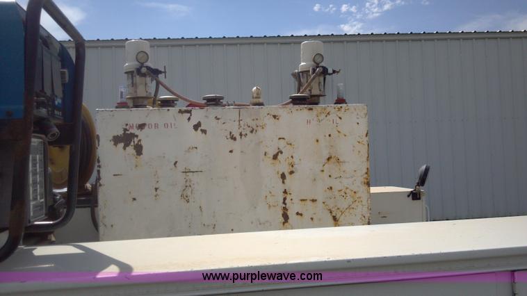 image for item I9782 2005 Ford F350 XL Super Duty service truck