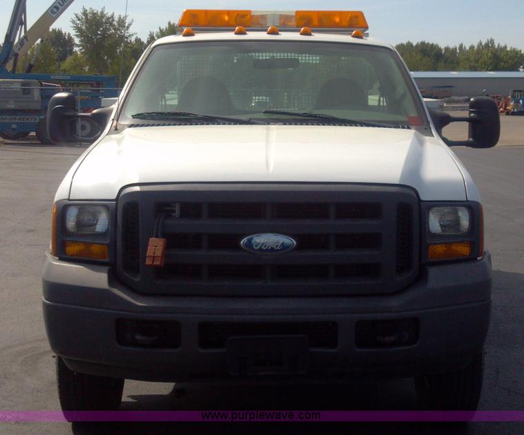 image for item I9783 2005 Ford F350 XL Super Duty service truck