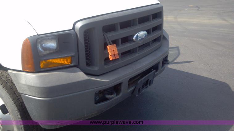 image for item I9783 2005 Ford F350 XL Super Duty service truck