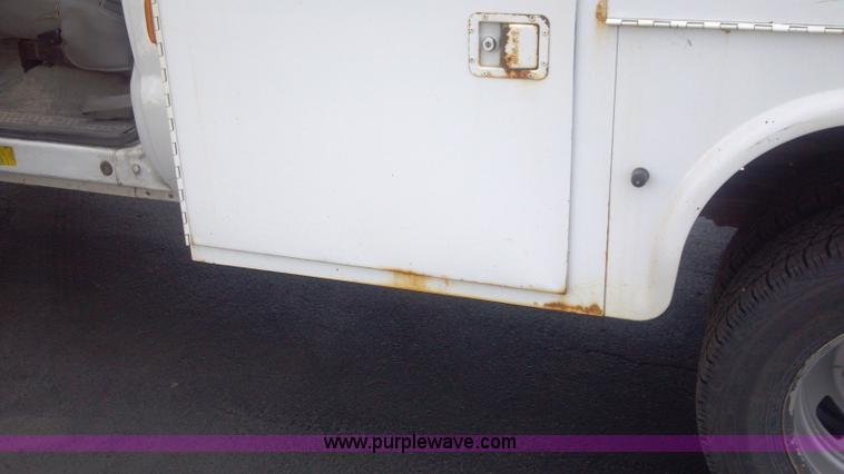 image for item I9783 2005 Ford F350 XL Super Duty service truck