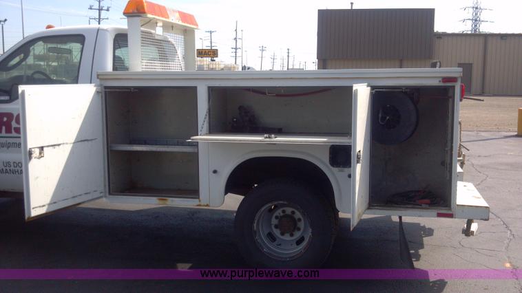 image for item I9783 2005 Ford F350 XL Super Duty service truck
