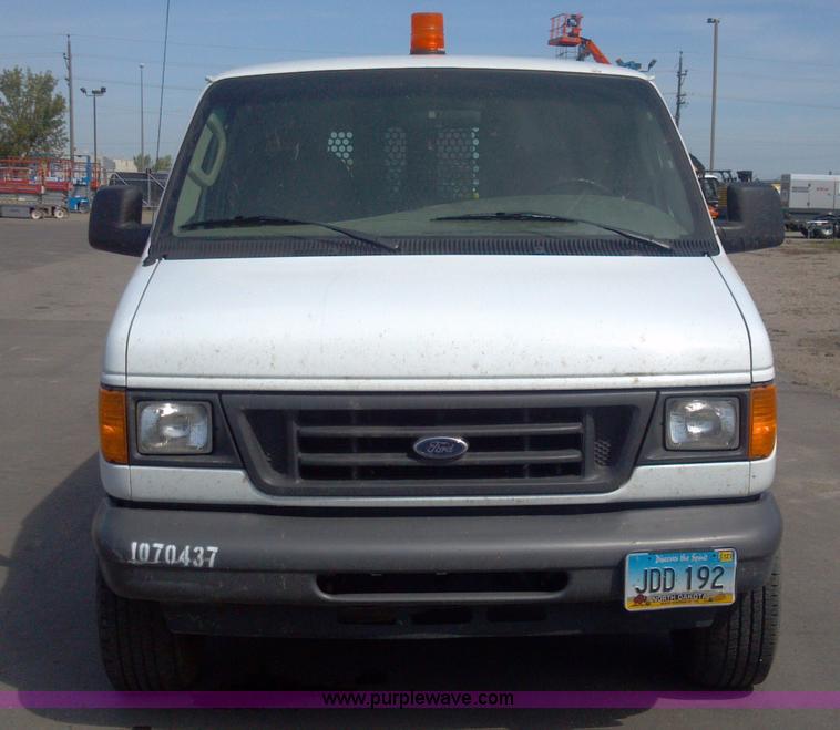 image for item I9784 2007 Ford E250 Econoline cargo van