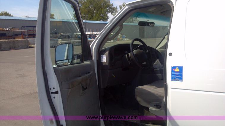 image for item I9784 2007 Ford E250 Econoline cargo van