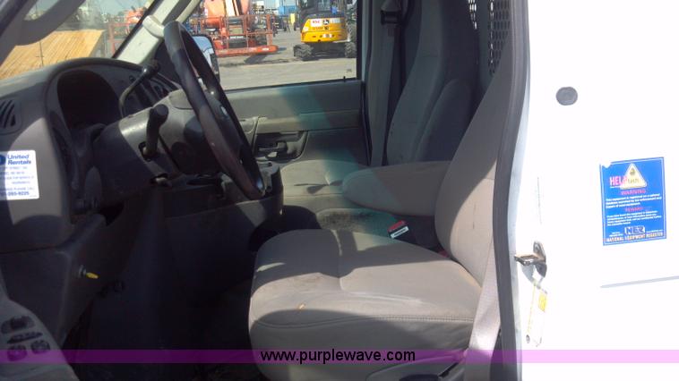 image for item I9784 2007 Ford E250 Econoline cargo van
