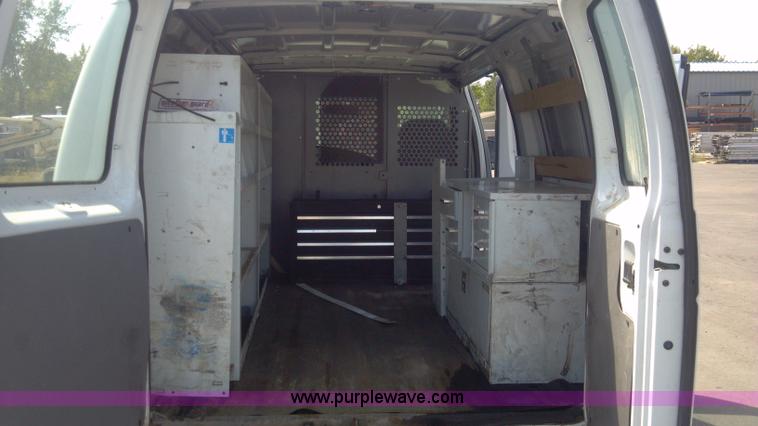 image for item I9784 2007 Ford E250 Econoline cargo van
