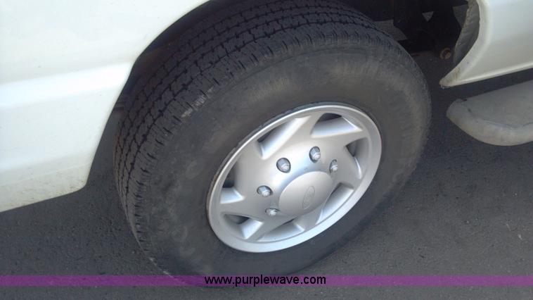 image for item I9784 2007 Ford E250 Econoline cargo van