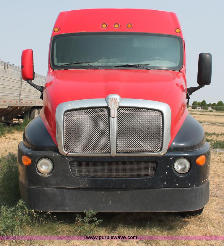image for item C2763 2000 Kenworth T2000 semi truck