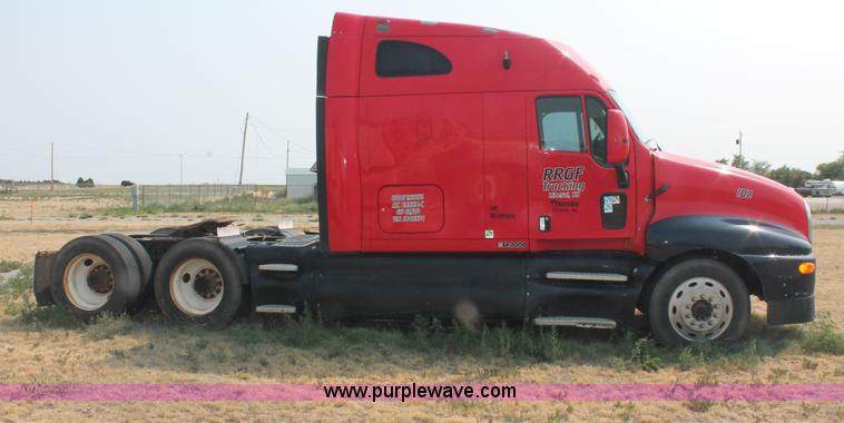 image for item C2763 2000 Kenworth T2000 semi truck