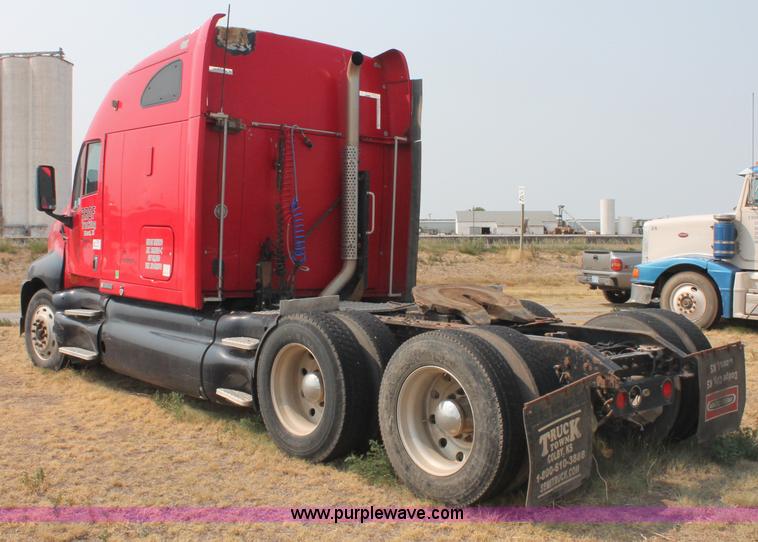 image for item C2763 2000 Kenworth T2000 semi truck