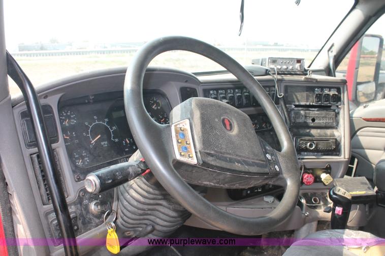 image for item C2763 2000 Kenworth T2000 semi truck