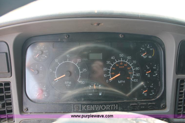 image for item C2763 2000 Kenworth T2000 semi truck