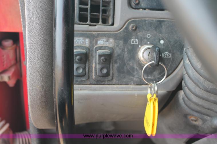 image for item C2763 2000 Kenworth T2000 semi truck