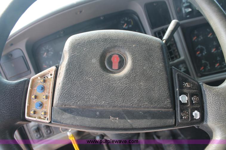 image for item C2763 2000 Kenworth T2000 semi truck