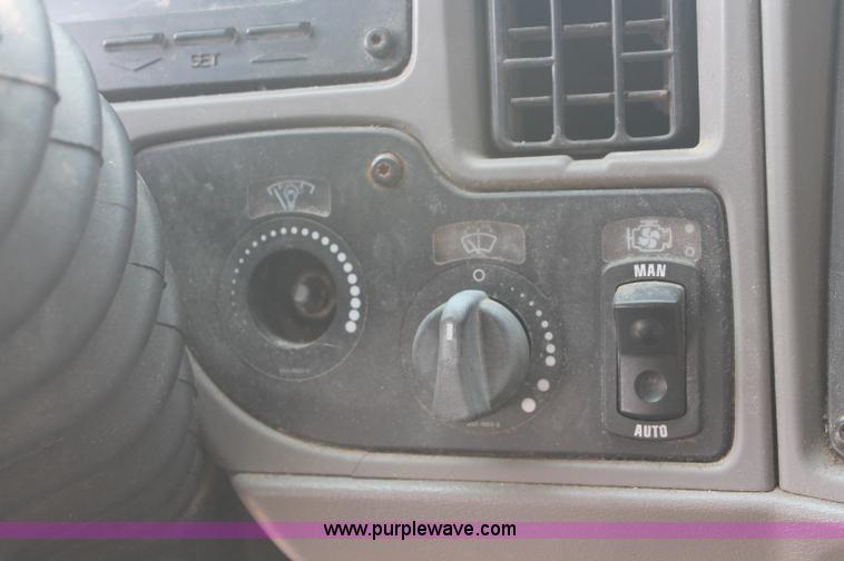 image for item C2763 2000 Kenworth T2000 semi truck