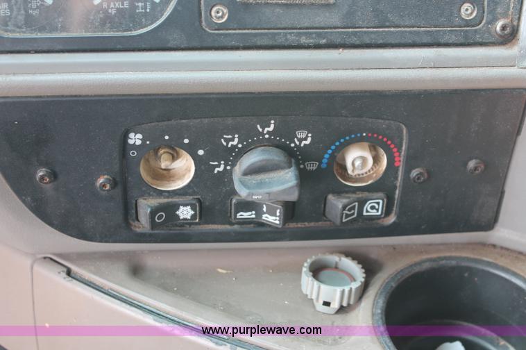 image for item C2763 2000 Kenworth T2000 semi truck