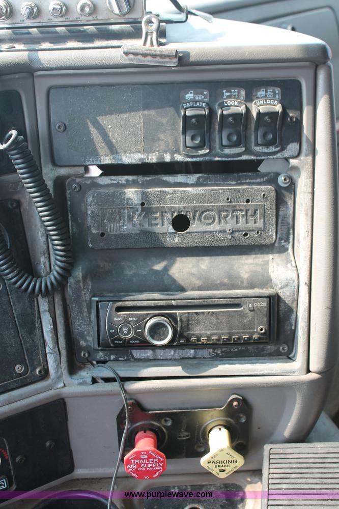 image for item C2763 2000 Kenworth T2000 semi truck