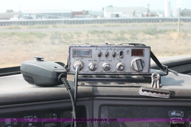 image for item C2763 2000 Kenworth T2000 semi truck