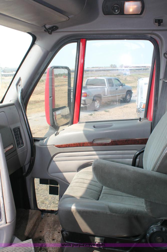 image for item C2763 2000 Kenworth T2000 semi truck