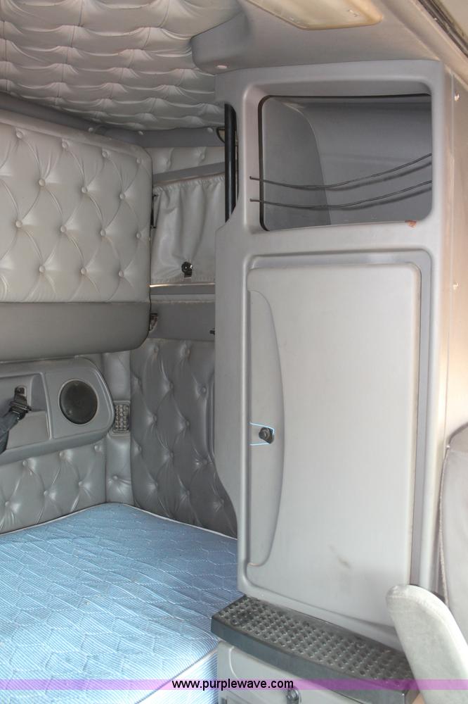 image for item C2763 2000 Kenworth T2000 semi truck