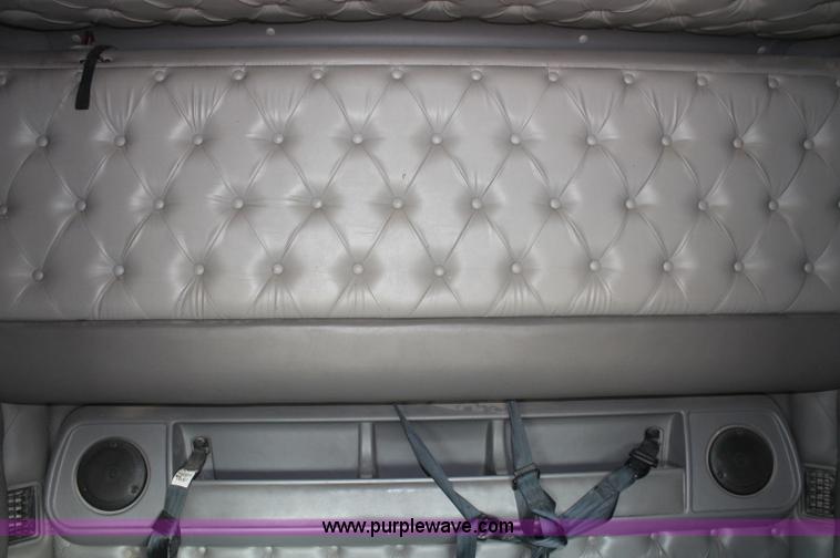 image for item C2763 2000 Kenworth T2000 semi truck