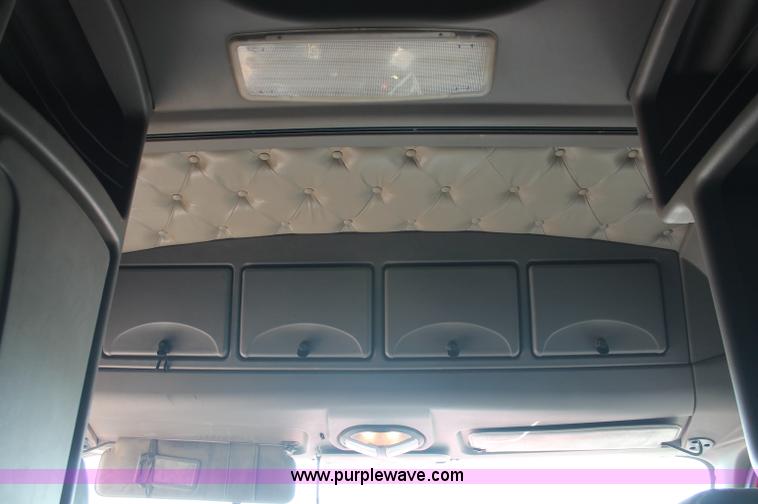 image for item C2763 2000 Kenworth T2000 semi truck