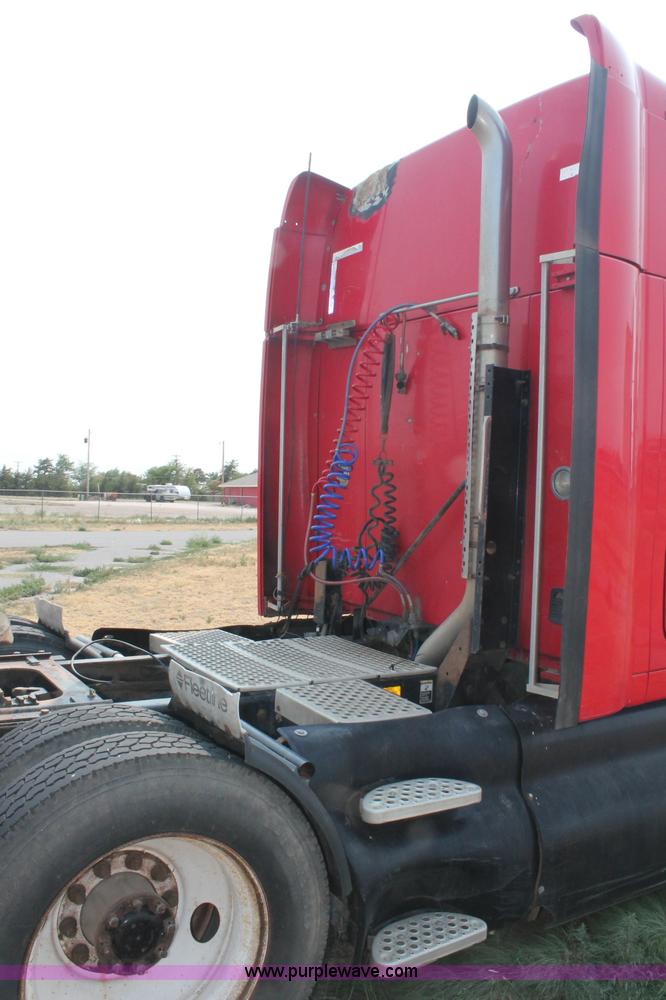 image for item C2763 2000 Kenworth T2000 semi truck