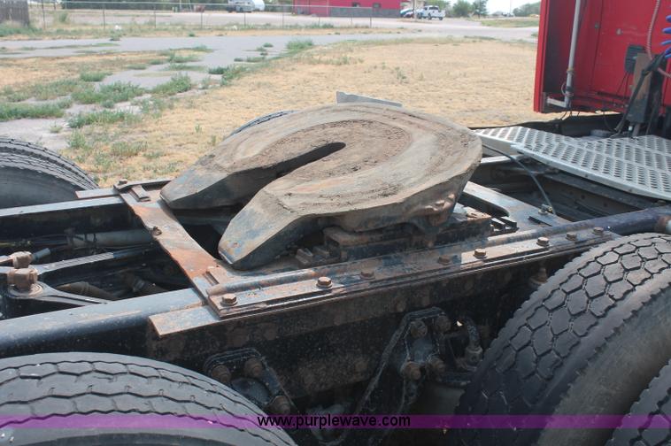 image for item C2763 2000 Kenworth T2000 semi truck