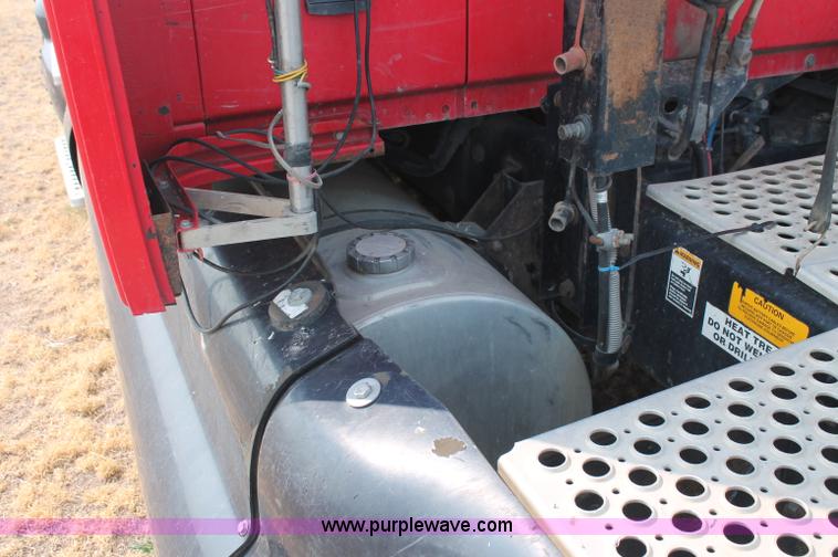 image for item C2763 2000 Kenworth T2000 semi truck