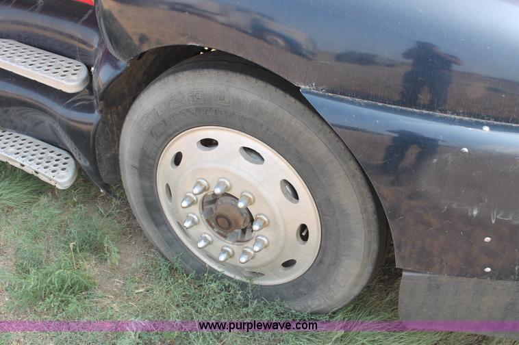 image for item C2763 2000 Kenworth T2000 semi truck