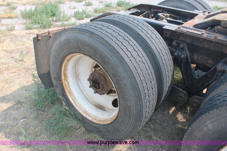 image for item C2763 2000 Kenworth T2000 semi truck