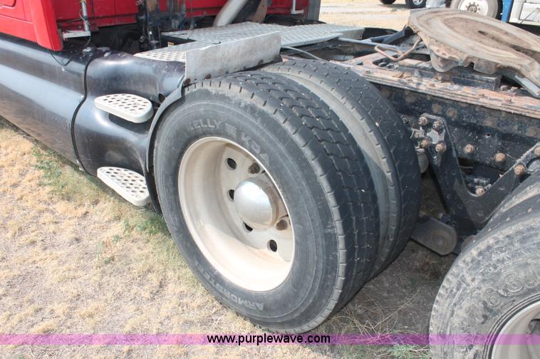 image for item C2763 2000 Kenworth T2000 semi truck