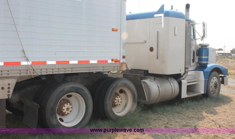 image for item C2764 1988 Peterbilt 377 semi truck