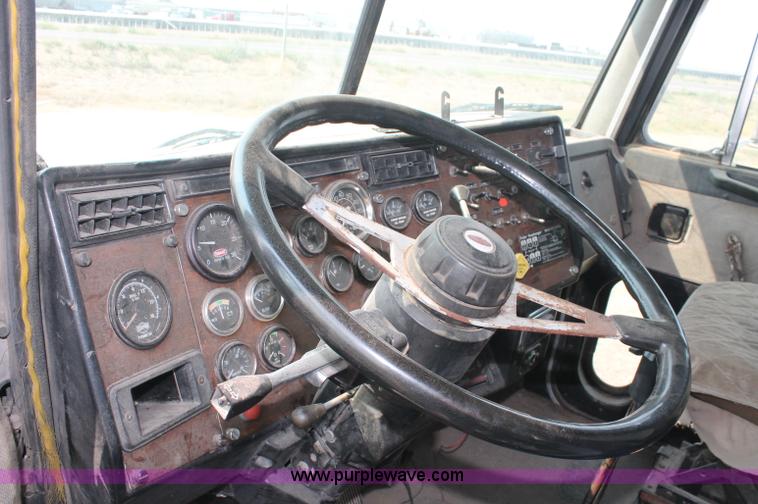 image for item C2764 1988 Peterbilt 377 semi truck