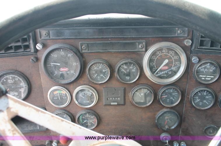 image for item C2764 1988 Peterbilt 377 semi truck
