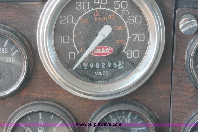 image for item C2764 1988 Peterbilt 377 semi truck