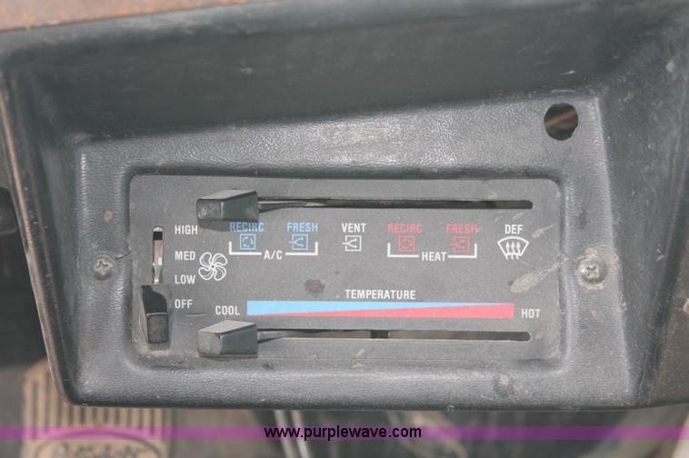 image for item C2764 1988 Peterbilt 377 semi truck