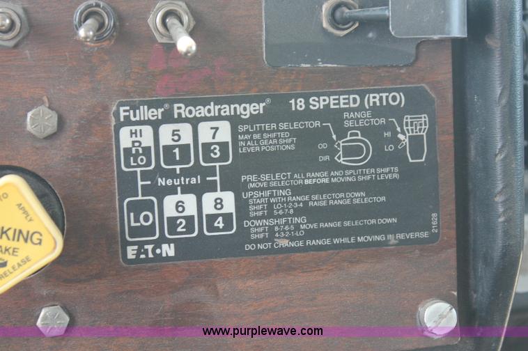 image for item C2764 1988 Peterbilt 377 semi truck