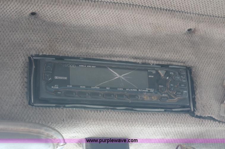 image for item C2764 1988 Peterbilt 377 semi truck