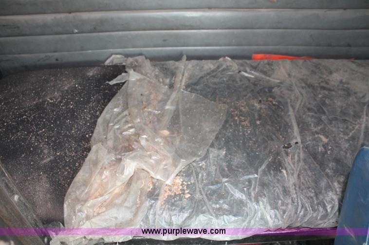 image for item C2764 1988 Peterbilt 377 semi truck